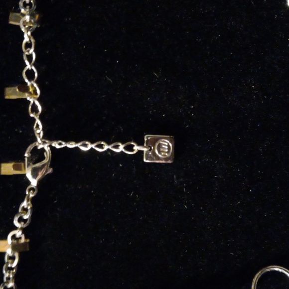 Designer Nine-West circle link chain necklace. 14+2" long. - Picture 4 of 4